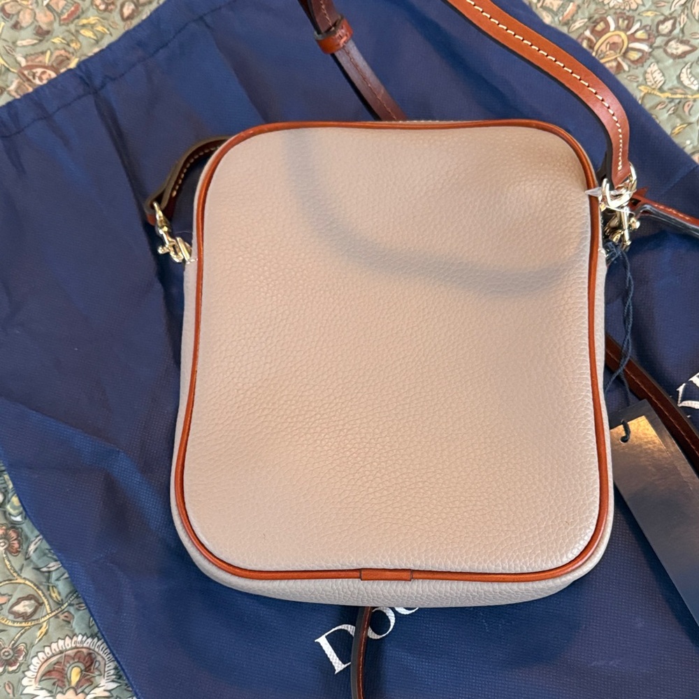 Dooney & Bourke Taupe Leather Crossbody Bag NWT - Picture 4 of 8